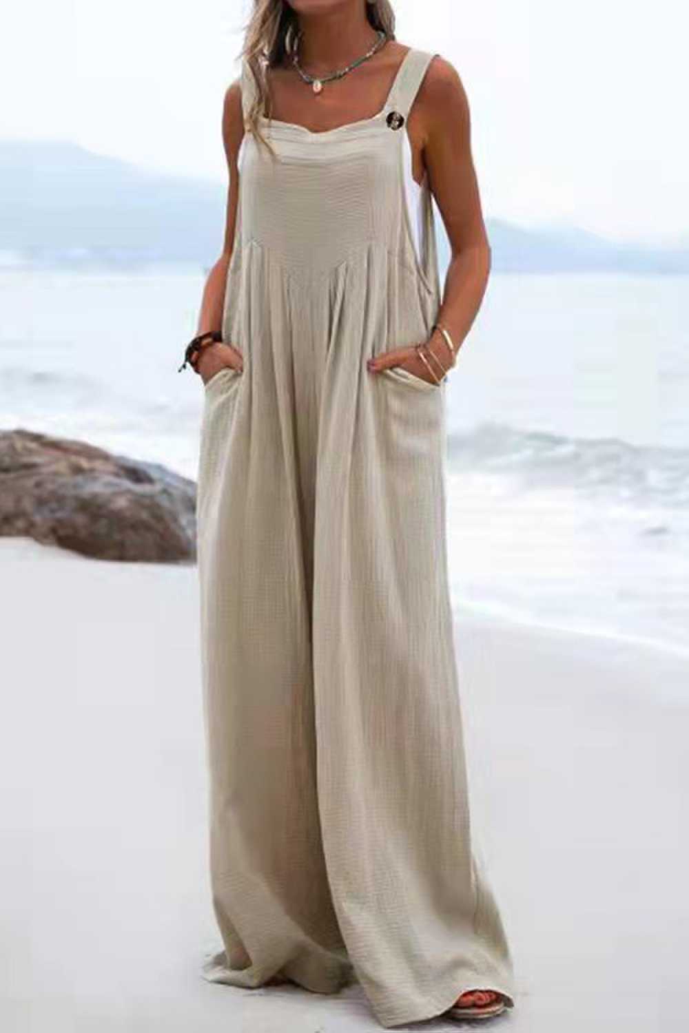 Chique Overall mit breiten Hosenbeinen und Knopfdetails