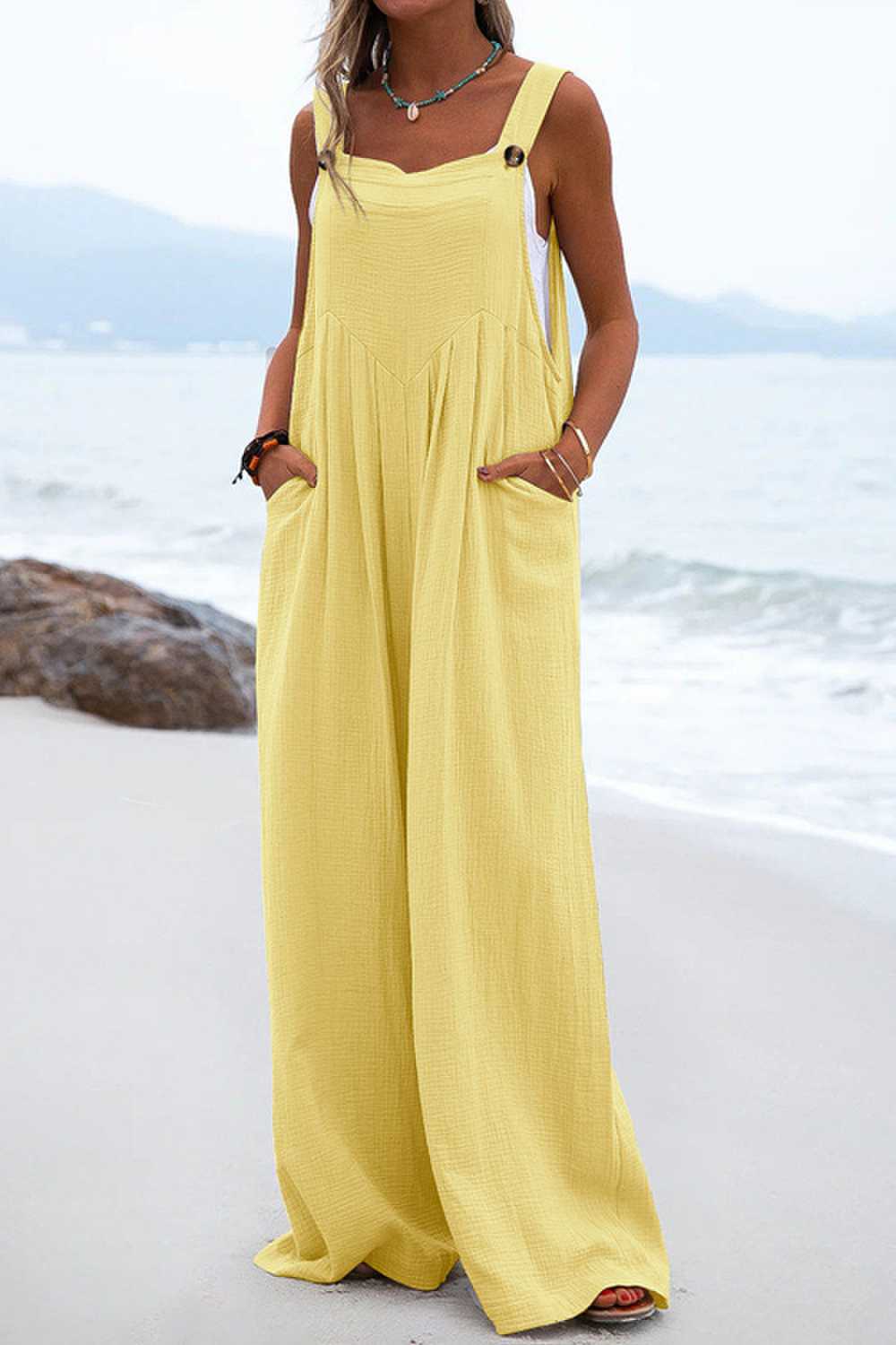 Chique Overall mit breiten Hosenbeinen und Knopfdetails