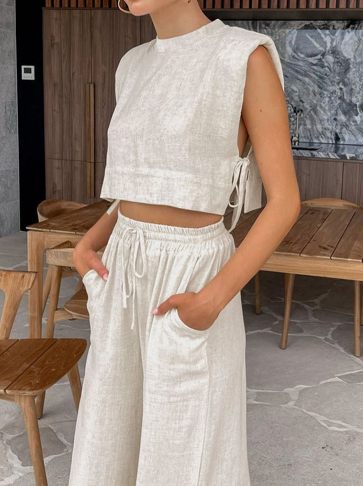 Lässiges zweiteiliges Set aus Leinenhose und bauchfreiem Top