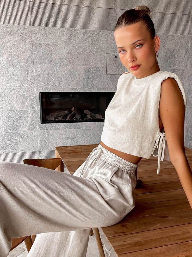 Lässiges zweiteiliges Set aus Leinenhose und bauchfreiem Top