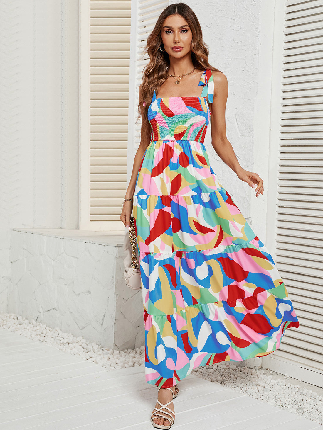 Lässiges, farbenfrohes Maxikleid mit Schleife an der Schulter