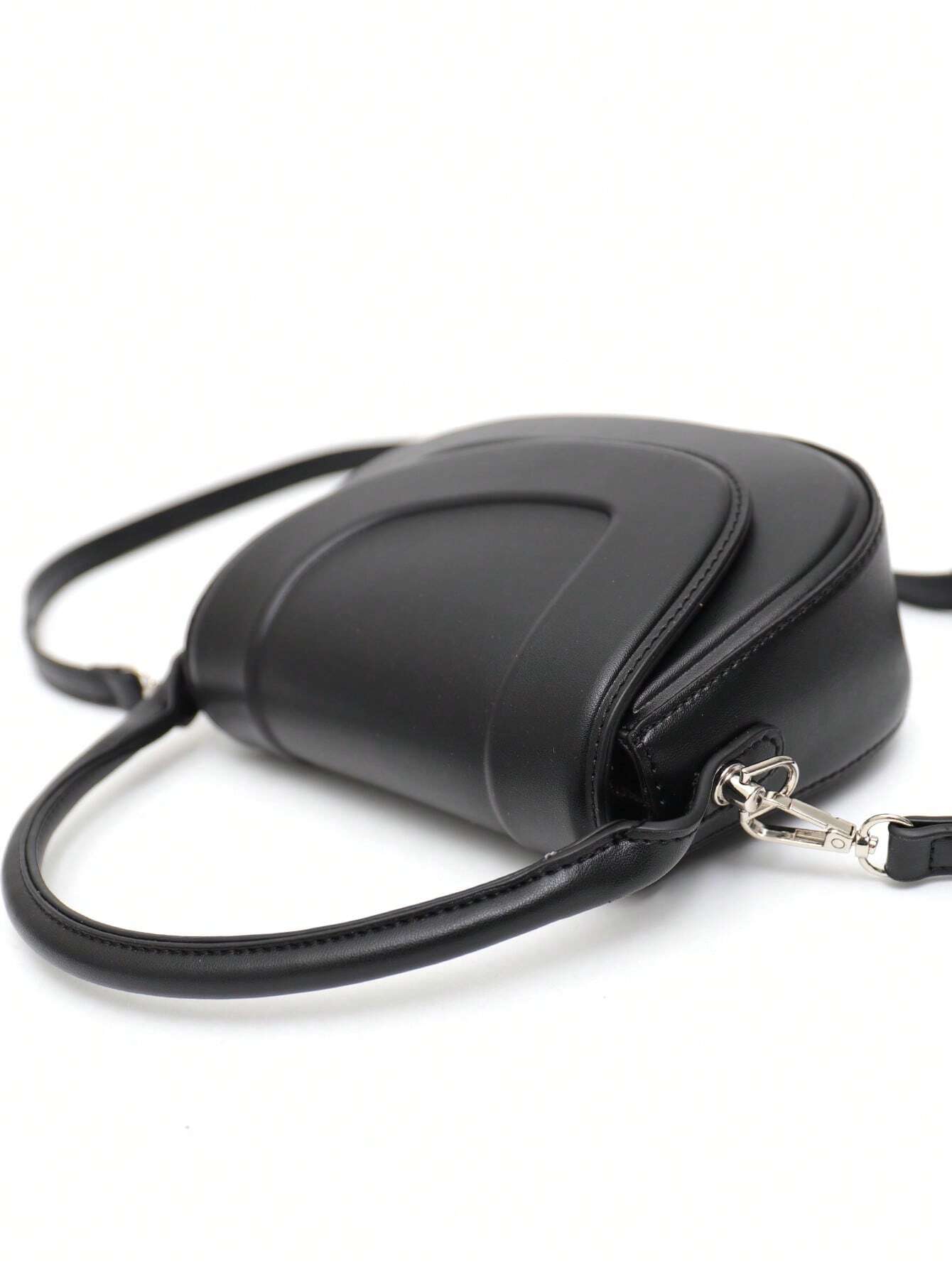Ava™ – Stilvolle minimalistische Designer-Satteltaschen
