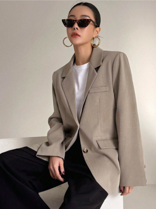 Blazer mit markanten Schultern und lässigen Taschen