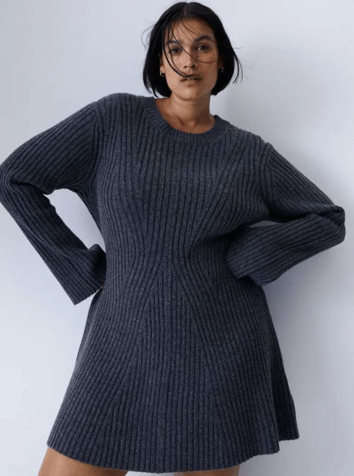 Lässiges gestricktes Winterkleid