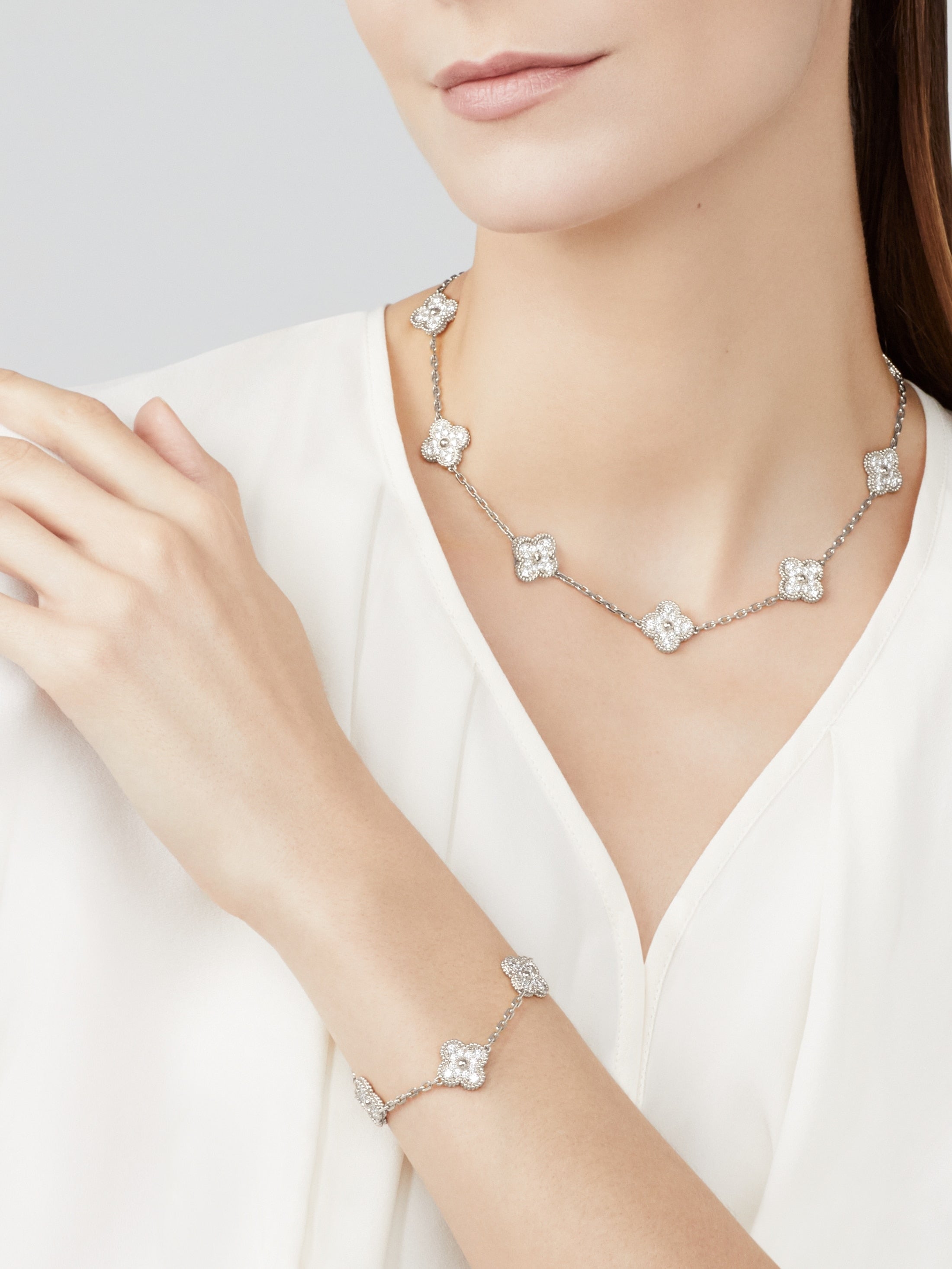 AUFWENDIGE QUADRIFOGLIO-HALSKETTE MIT 10 MOTIVEN – SILBER