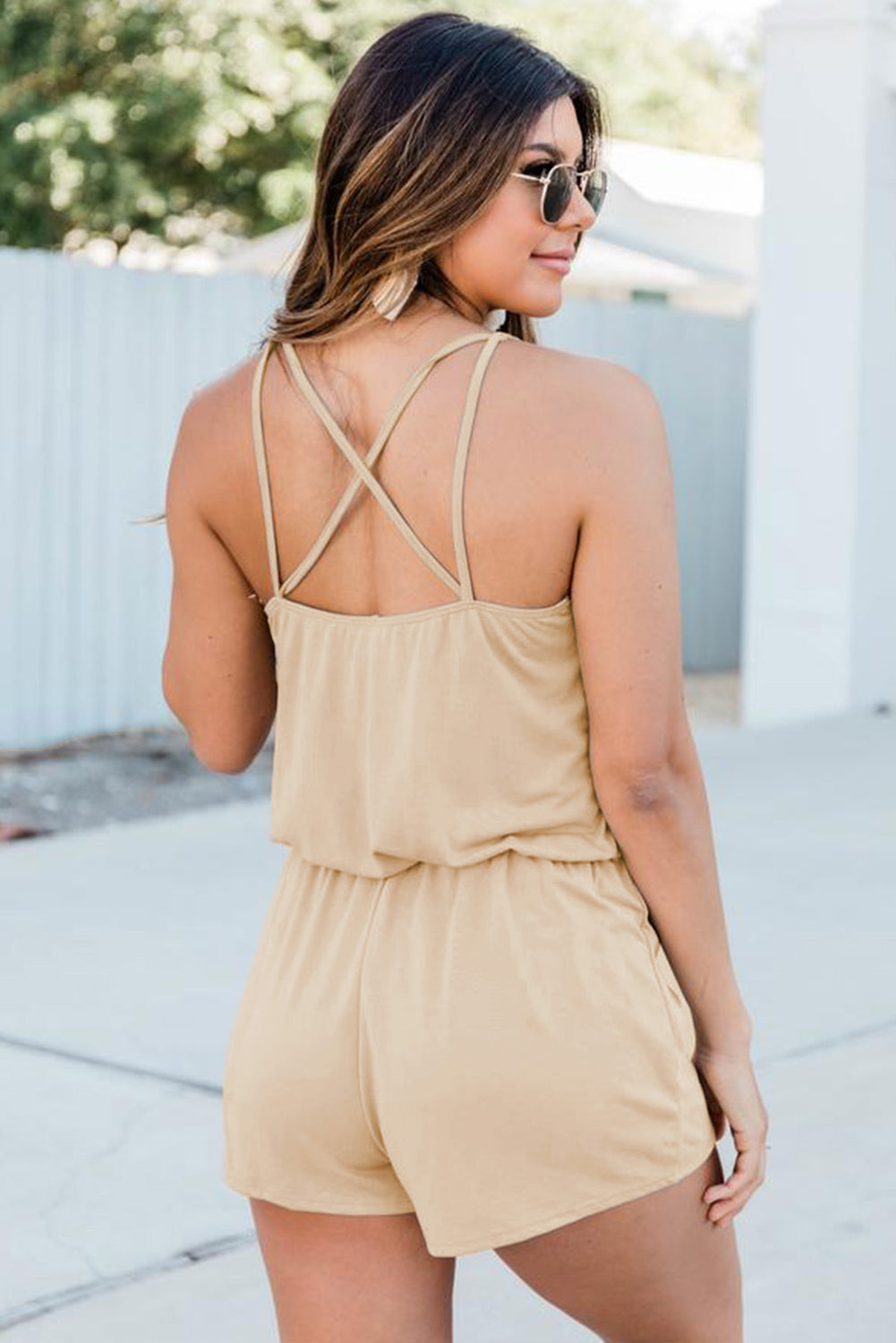 Chloe - Khakifarbenes Playsuit mit gekreuzten Trägern