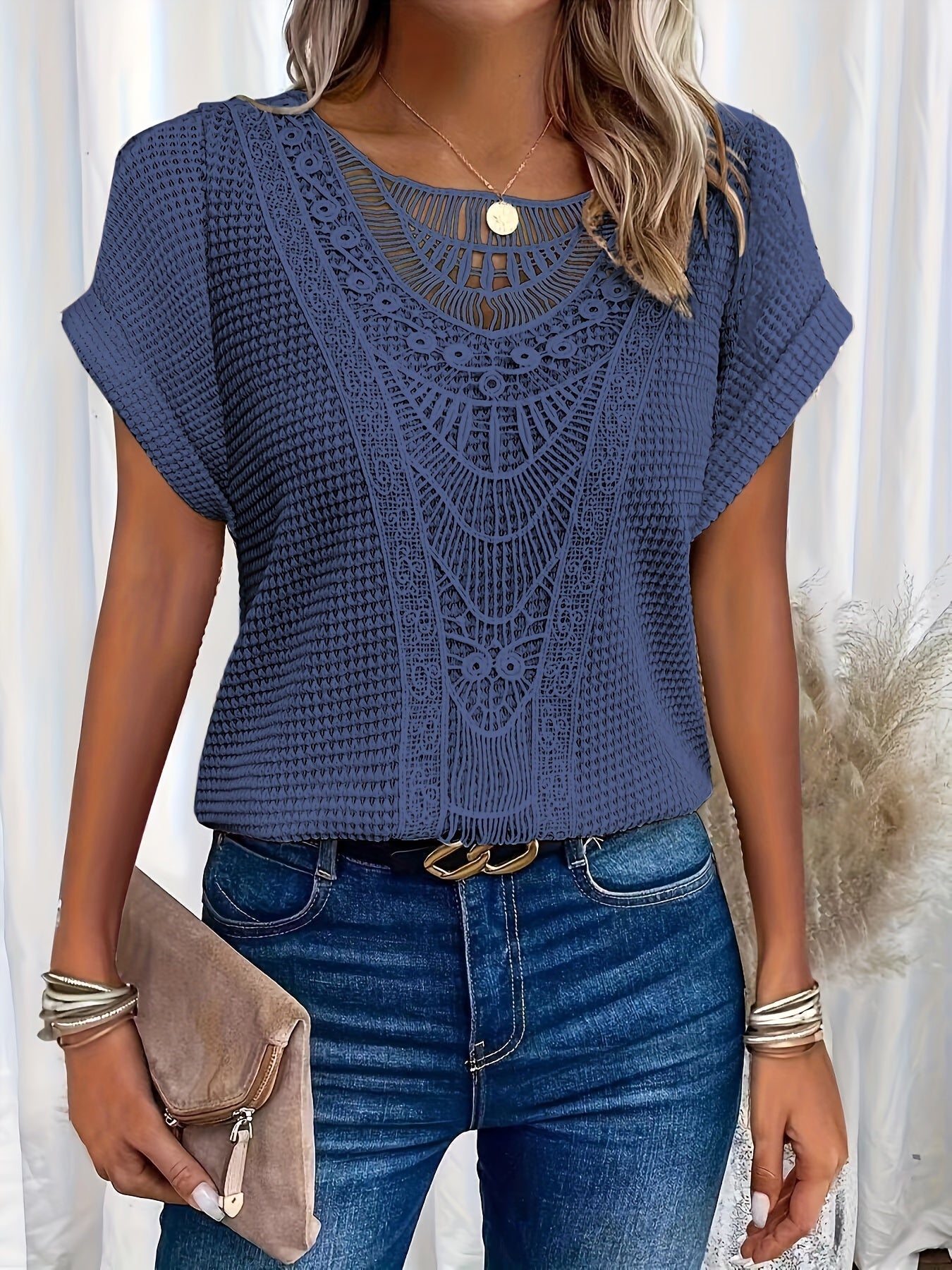 Damen Shirt mit Spitze und Rundhalsausschnitt – Kira