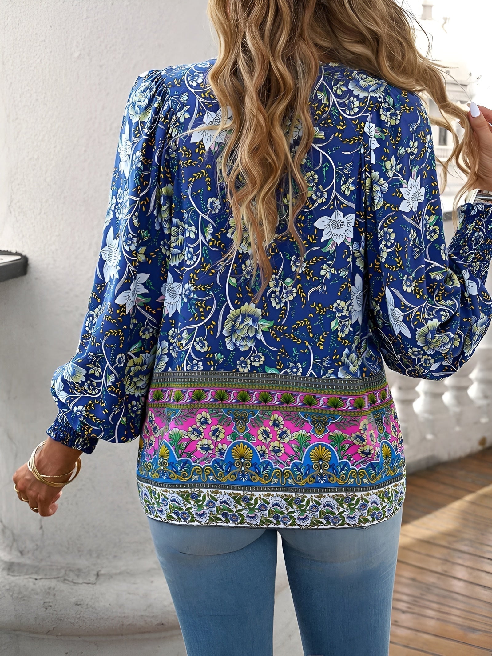 Elegante Bluse mit dezentem V-Ausschnitt