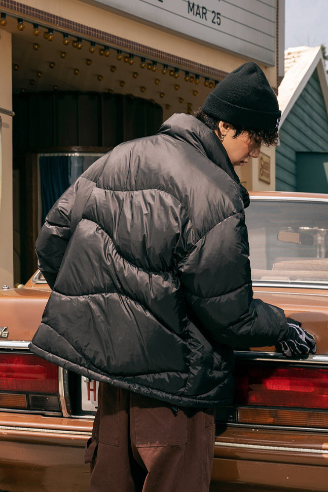 Gemütliche Wintermode-Pufferjacke