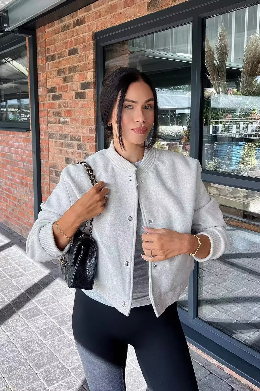 Stilvolle graue Wolljacke