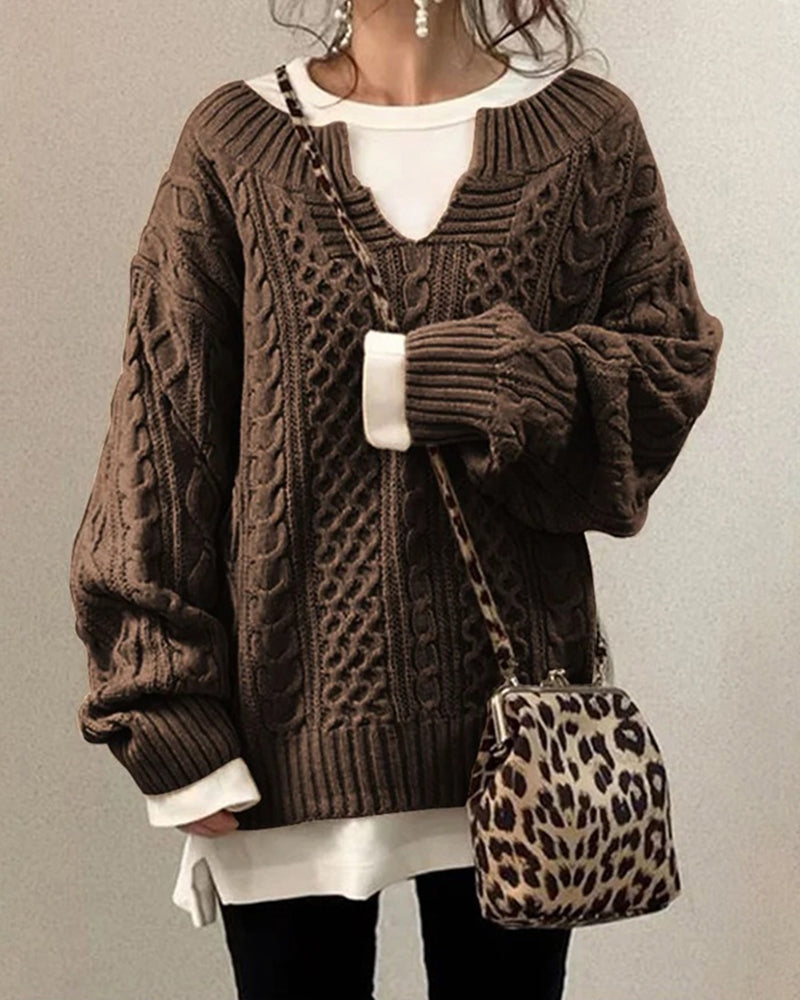 Fenella | Einfarbiger Pullover mit Zopfmuster