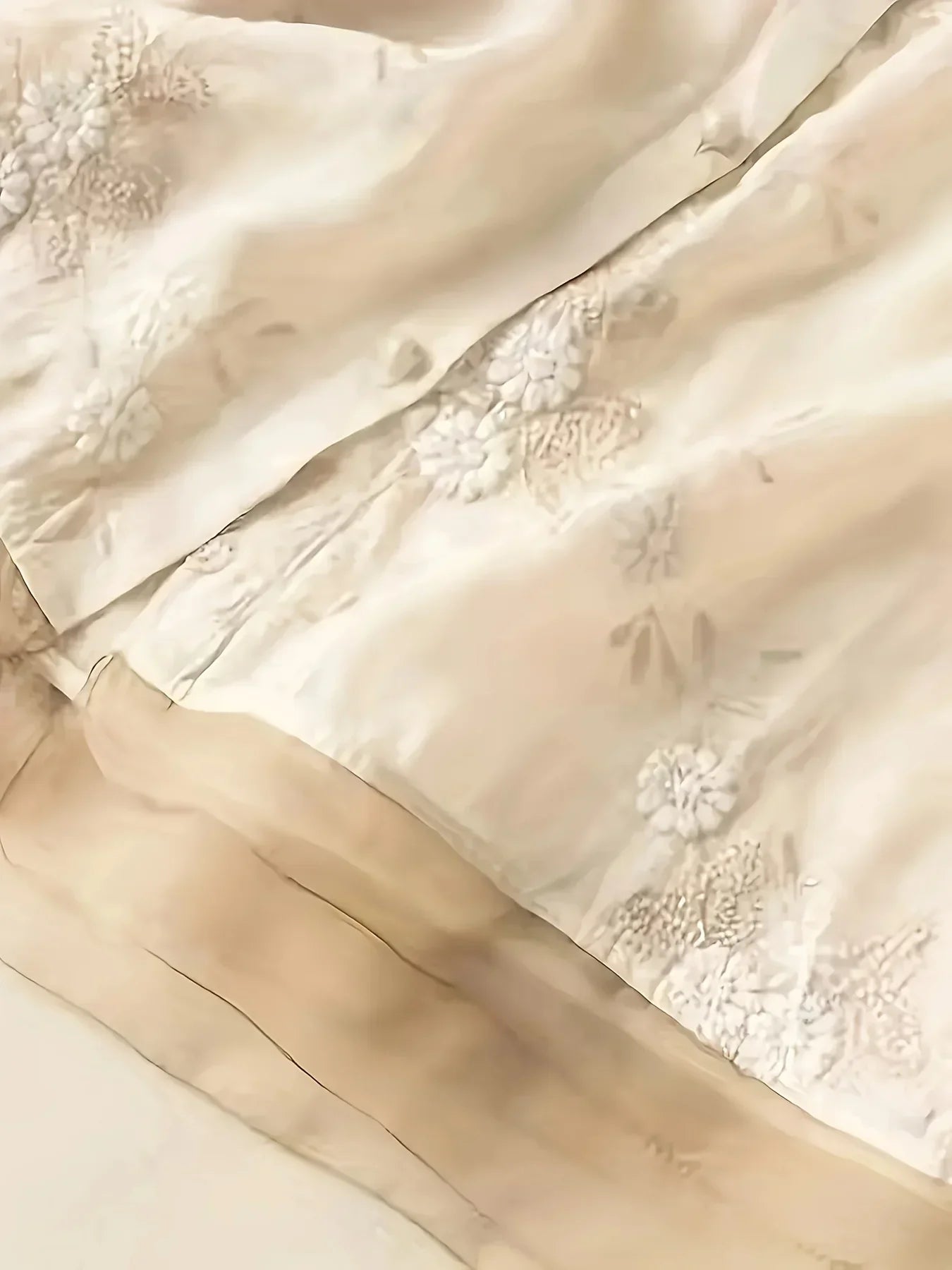 Damen-Bluse mit besticktem Blumenmuster und Knöpfen – Eliza