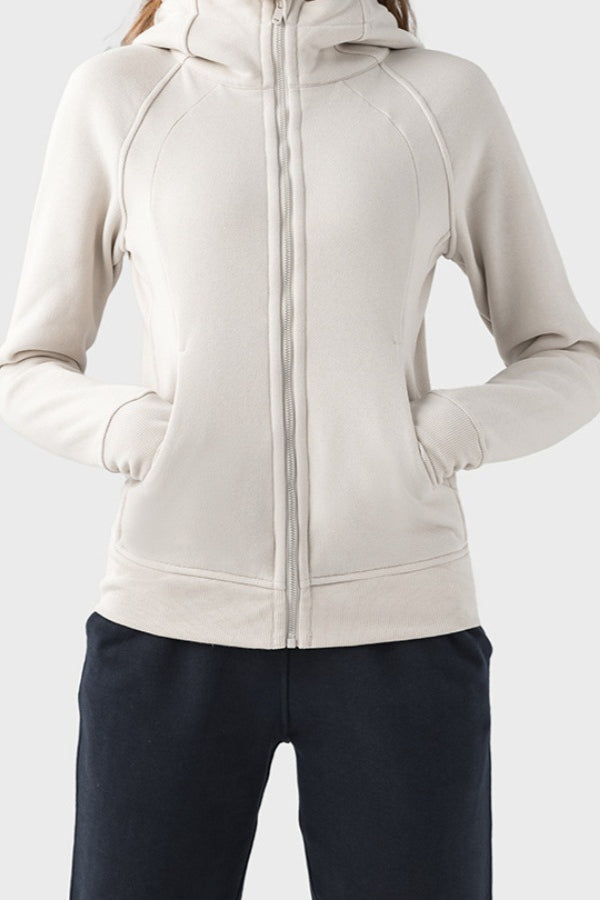 Dicke, warme Sportjacke mit Kapuze