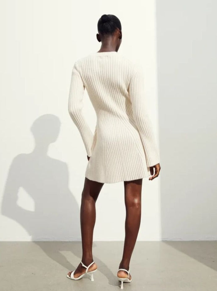 Lässiges gestricktes Winterkleid