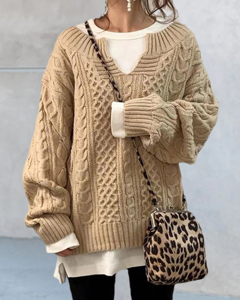 Fenella | Einfarbiger Pullover mit Zopfmuster