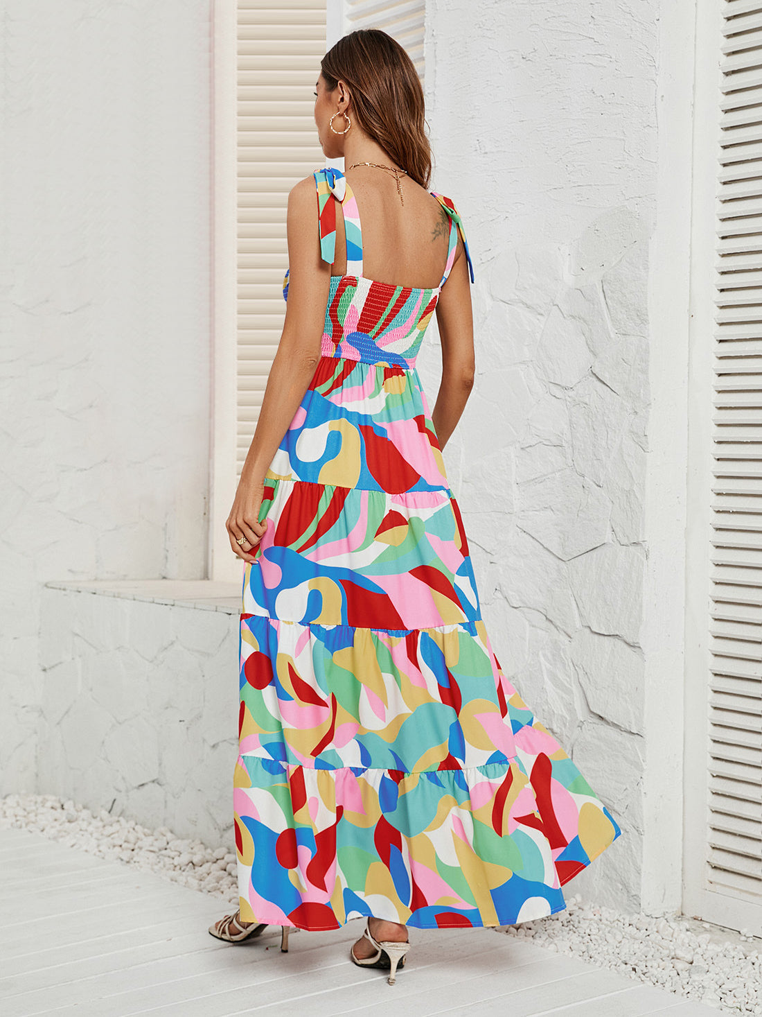 Lässiges, farbenfrohes Maxikleid mit Schleife an der Schulter