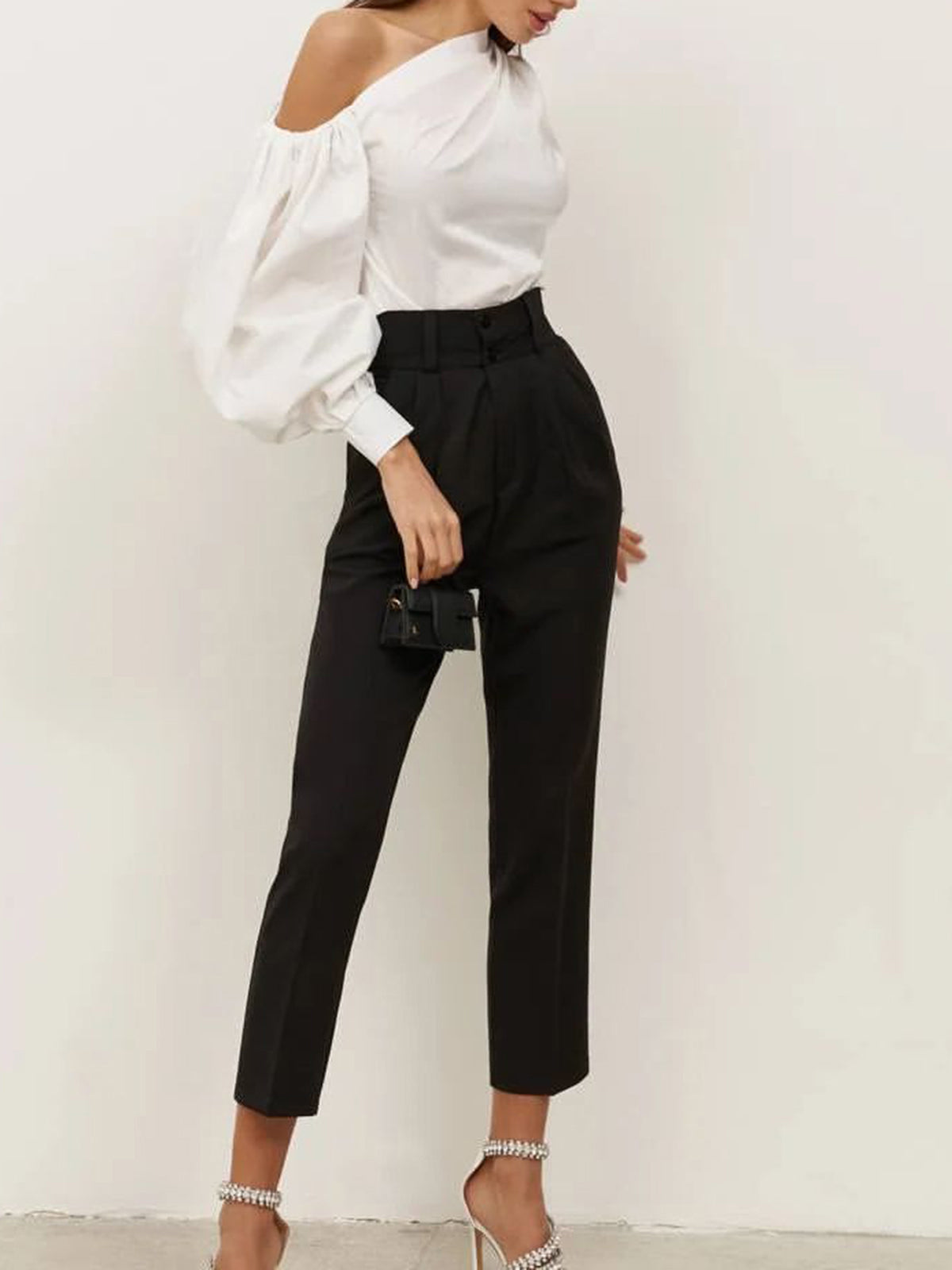 Schulterfreies Top mit asymmetrischem Design