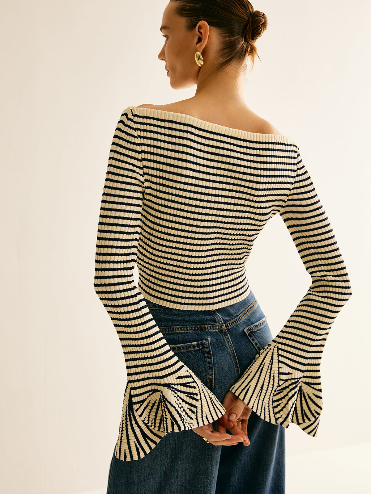 Gestreiftes Damen-Shirt mit Cold-Shoulder – Selene