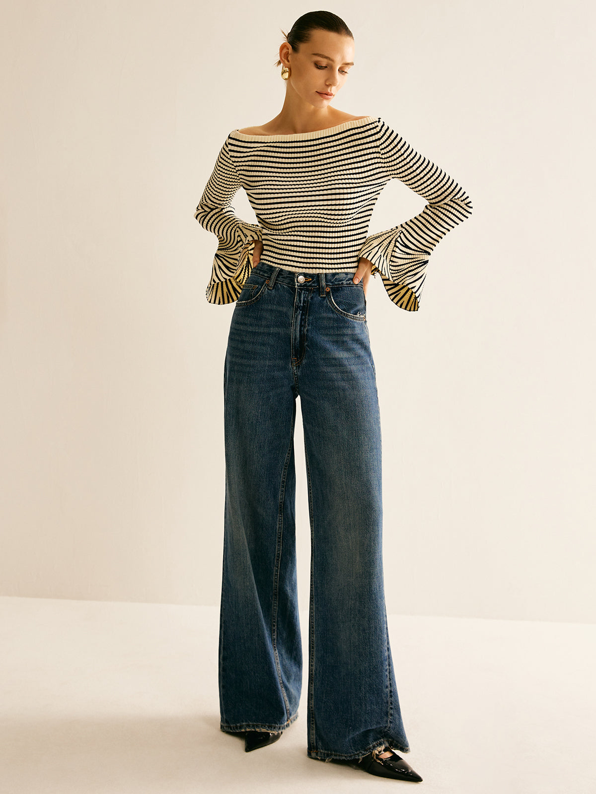 Gestreiftes Damen-Shirt mit Cold-Shoulder – Selene
