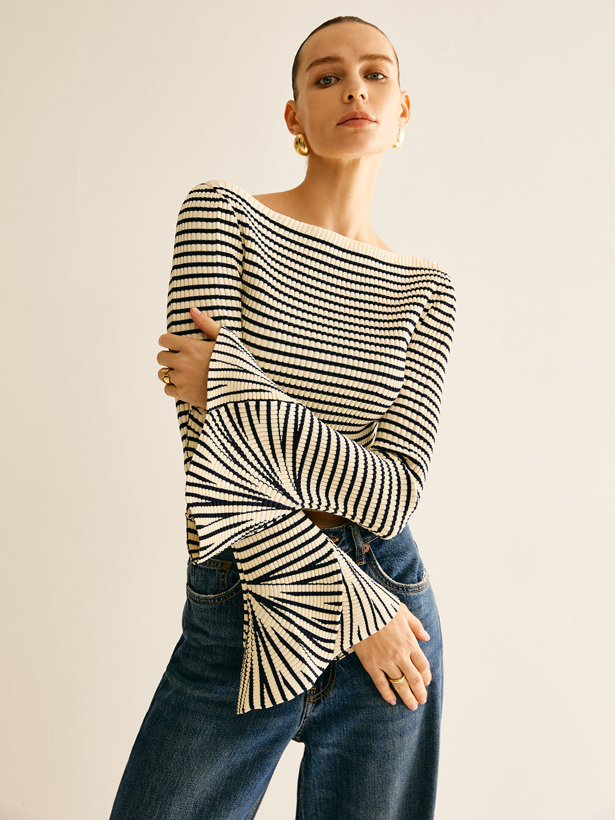 Gestreiftes Damen-Shirt mit Cold-Shoulder – Selene
