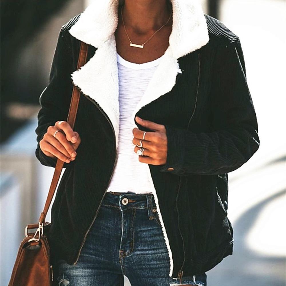 Moderne Winterjacke mit Futter für Frauen