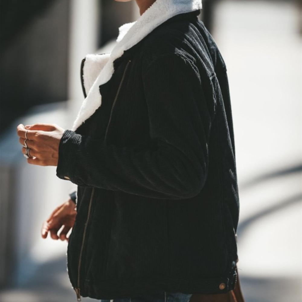 Moderne Winterjacke mit Futter für Frauen
