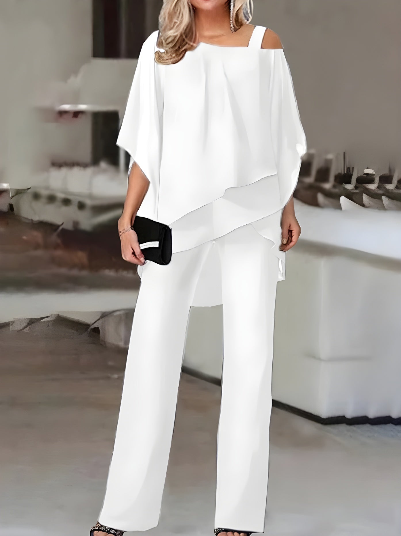 Luxuriöses, asymmetrisches Set aus schulterfreier Bluse und Hose