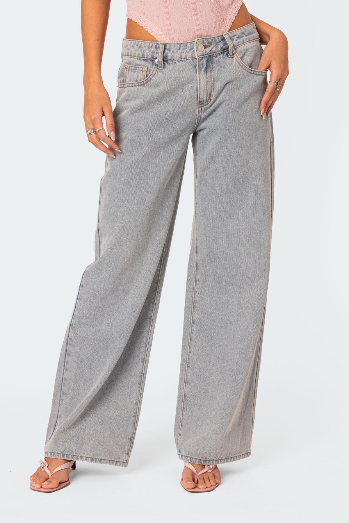Avenlith - Jeans mit lockerer Passform und Fliege