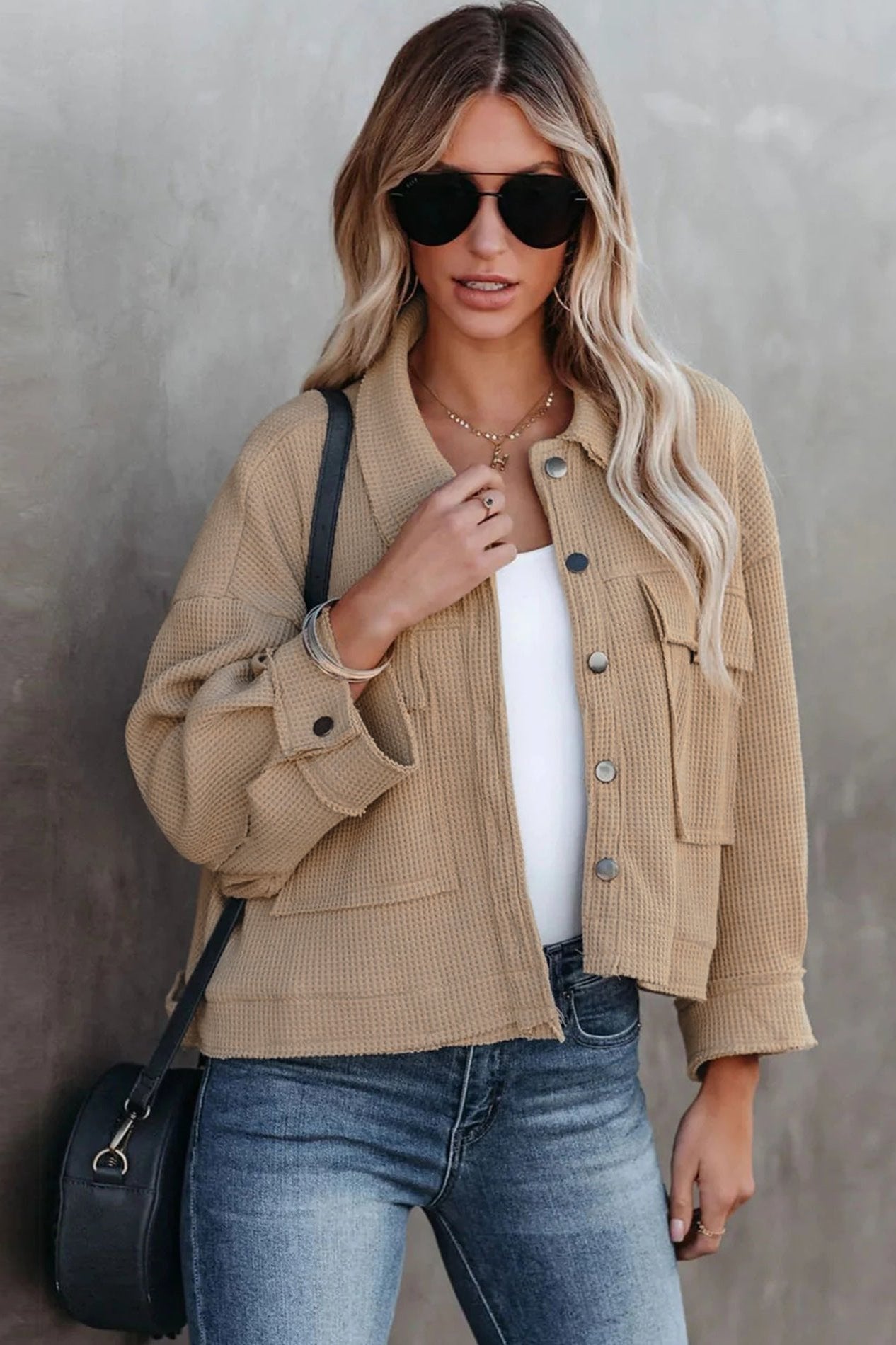 Khakifarbene, langärmlige Jacke mit Kragen in Volltonfarbe