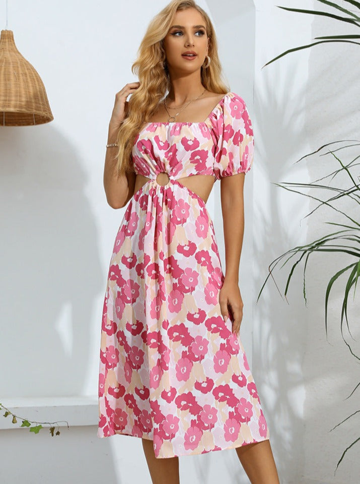 Elegantes kurzärmliges Kleid mit freiliegender Taille und Aufdruck