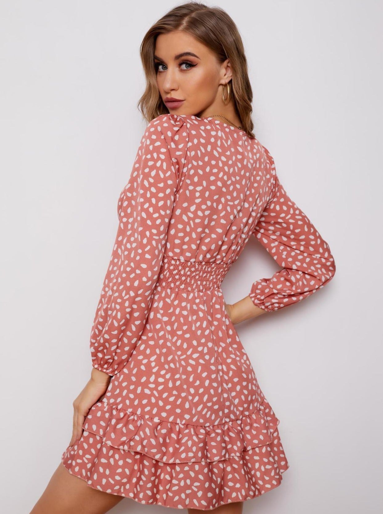 Sommerkleid mit V-Ausschnitt und hoher Taille