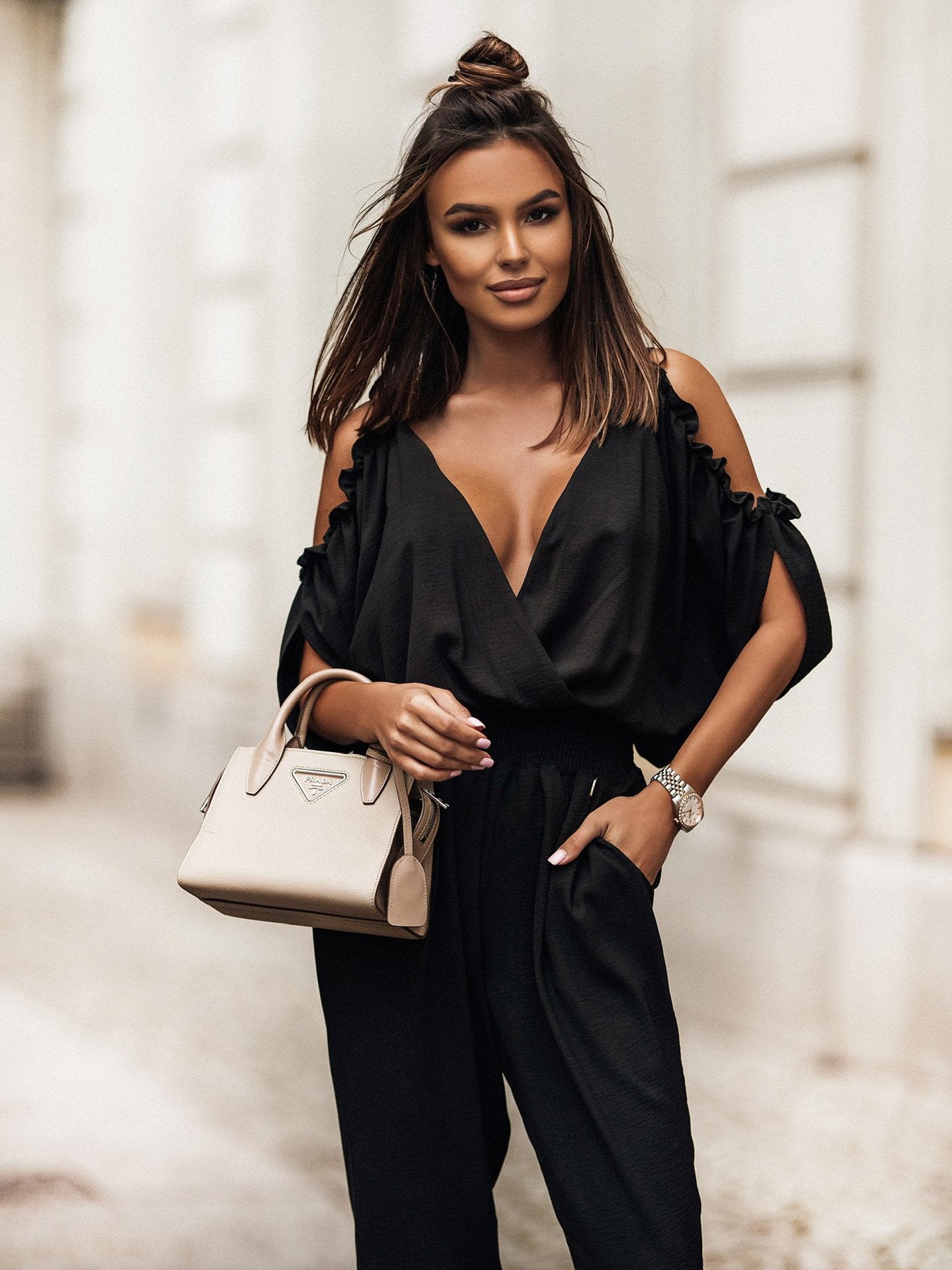 Lässiger Jumpsuit mit tiefem V-Ausschnitt, Tasche und elastischer Taille