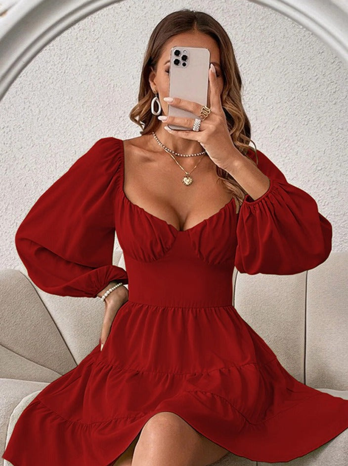 Elegantes gerüschtes Minikleid mit offenem Rücken