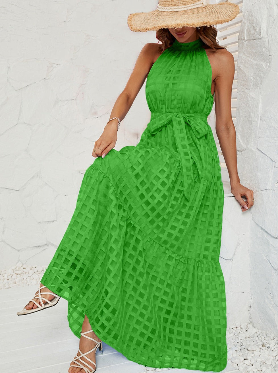 Grünes Neckholder-Maxikleid aus Netzstoff mit Gürtel