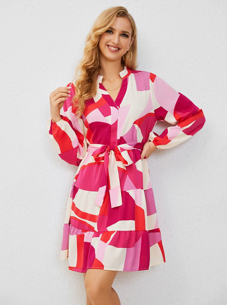 Rosa Retro-Minikleid mit V-Ausschnitt und langen Ärmeln und Schnürung