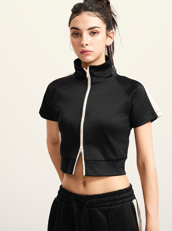 Schwarzes Kurzarm-Strickjacke-Oberteil mit halbem Schildkrötenkragen und doppeltem Reißverschluss