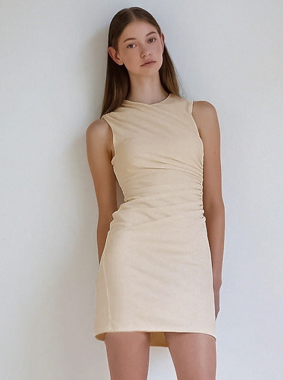 Gerades, plissiertes, hüftlanges, ärmelloses Temperamentkleid
