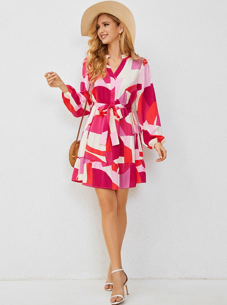 Rosa Retro-Minikleid mit V-Ausschnitt und langen Ärmeln und Schnürung