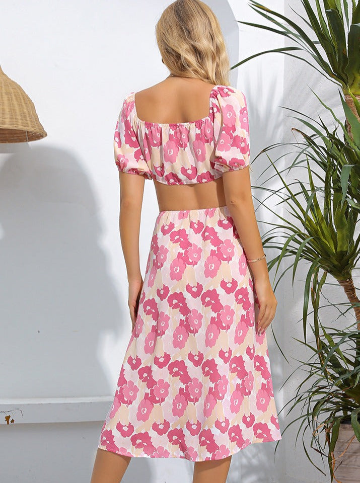 Elegantes kurzärmliges Kleid mit freiliegender Taille und Aufdruck