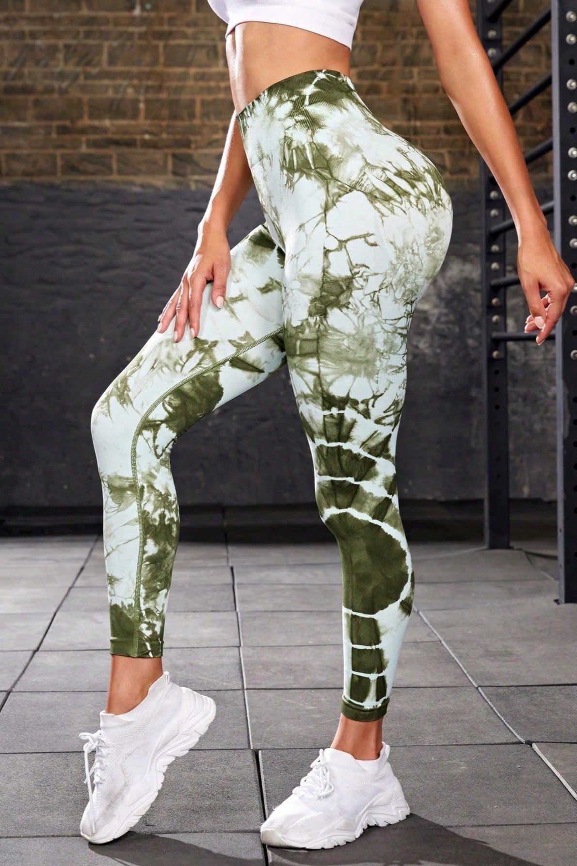 Grüne nahtlose Yogahose mit hoher Taille und Batikmuster