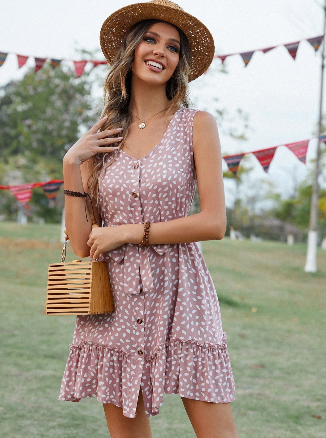 Ärmelloses Minikleid mit Bindegürtel und Polka Dots