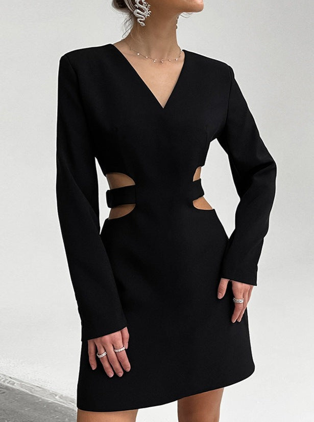 Elegantes schwarzes langärmliges Minikleid mit V-Ausschnitt und Cut-Out in der Taille
