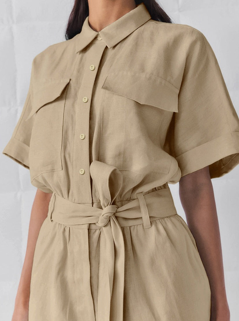 Vielseitiger Jumpsuit mit Schnürung, kurzen Ärmeln und weitem Bein