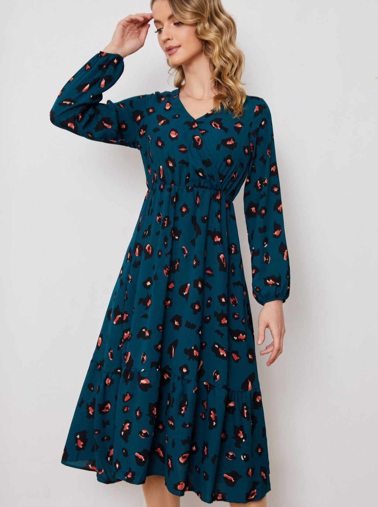 Ausgestelltes Kleid mit V-Ausschnitt und Allover-Print