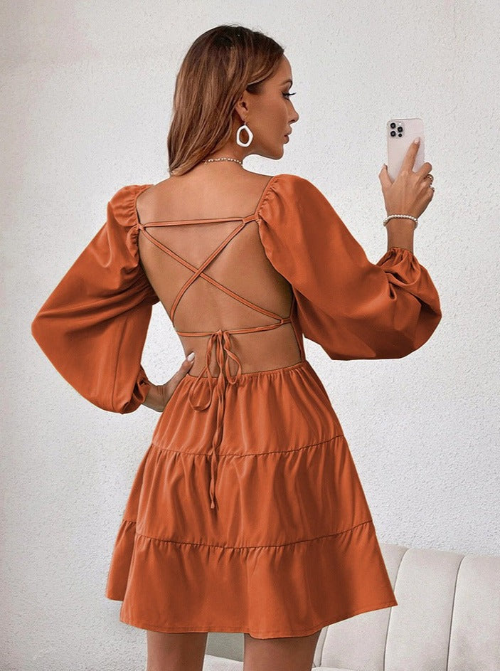 Elegantes gerüschtes Minikleid mit offenem Rücken