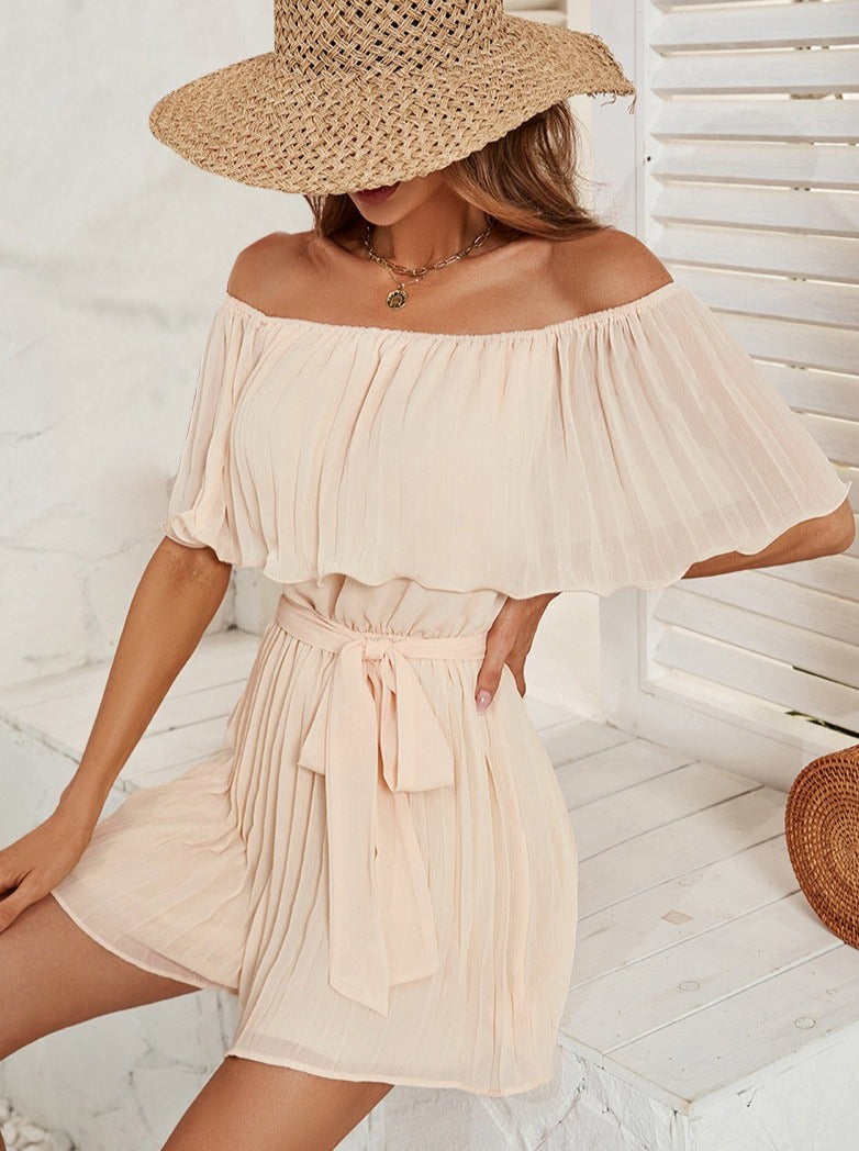 Beiger schulterfreier Jumpsuit mit Plisseekragen
