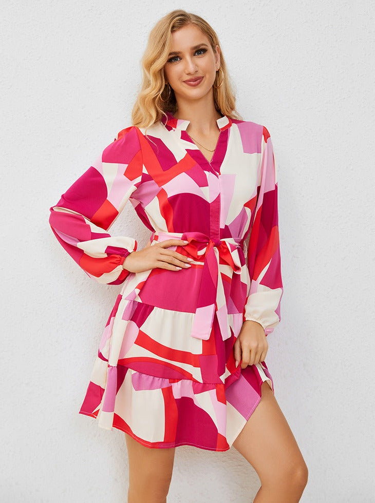 Rosa Retro-Minikleid mit V-Ausschnitt und langen Ärmeln und Schnürung