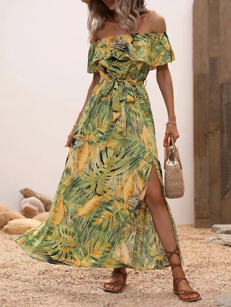 Elegantes schulterfreies Kleid mit Schlitz und tropischem Print