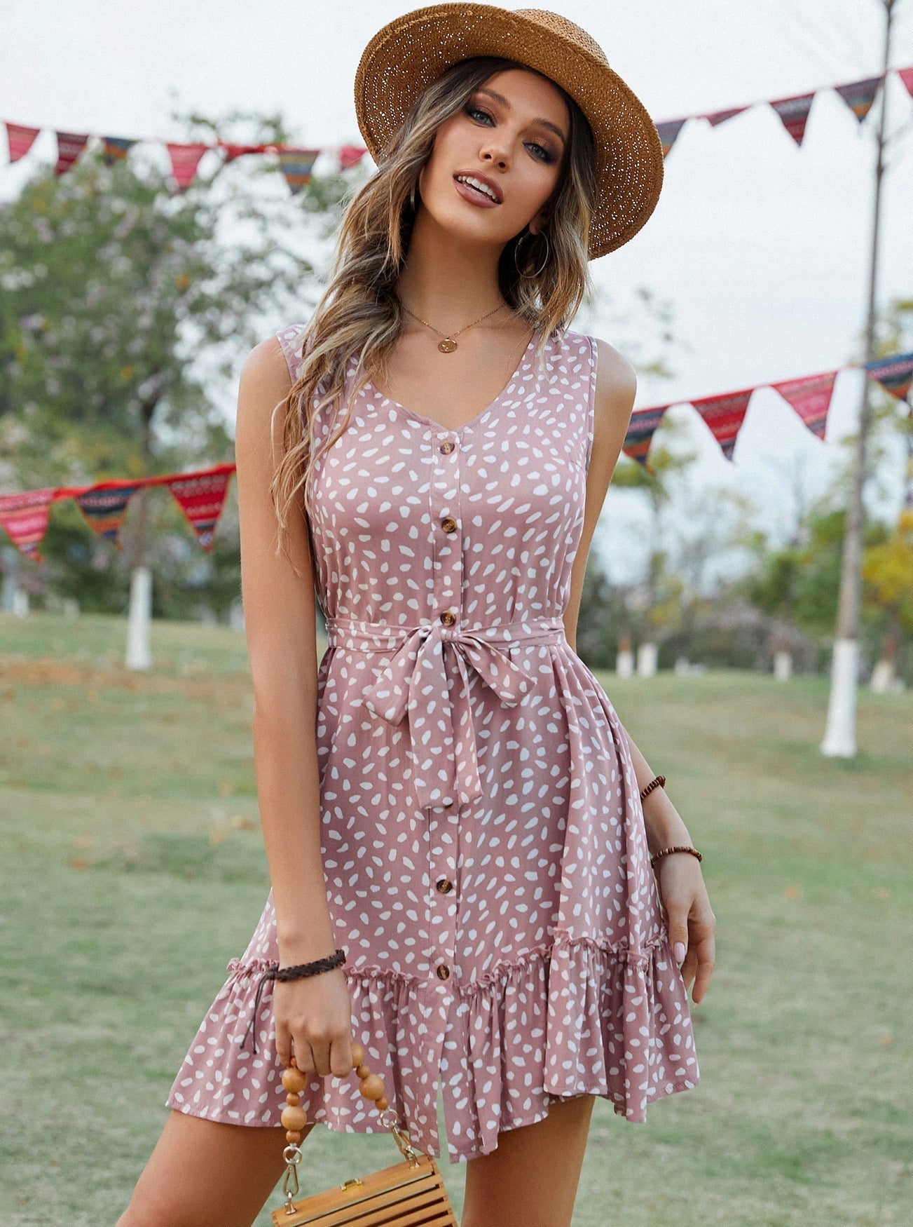Ärmelloses Minikleid mit Bindegürtel und Polka Dots