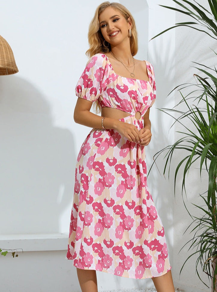 Elegantes kurzärmliges Kleid mit freiliegender Taille und Aufdruck